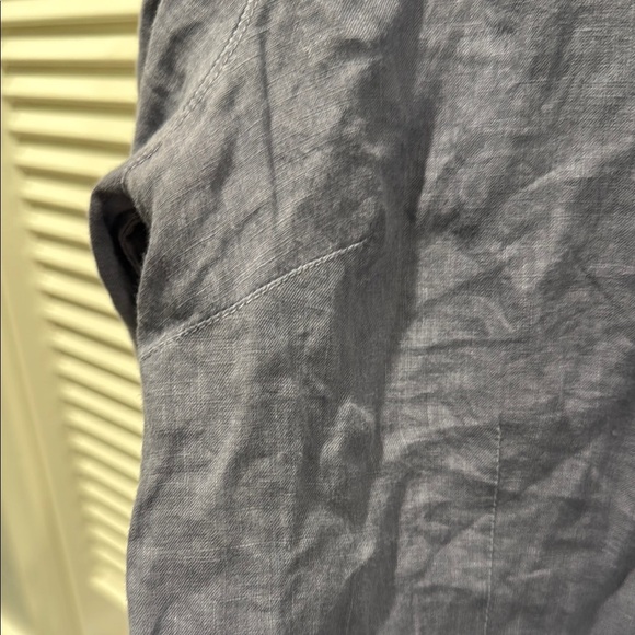 High quality tailored linen blouse with darts - Picture 2 of 6